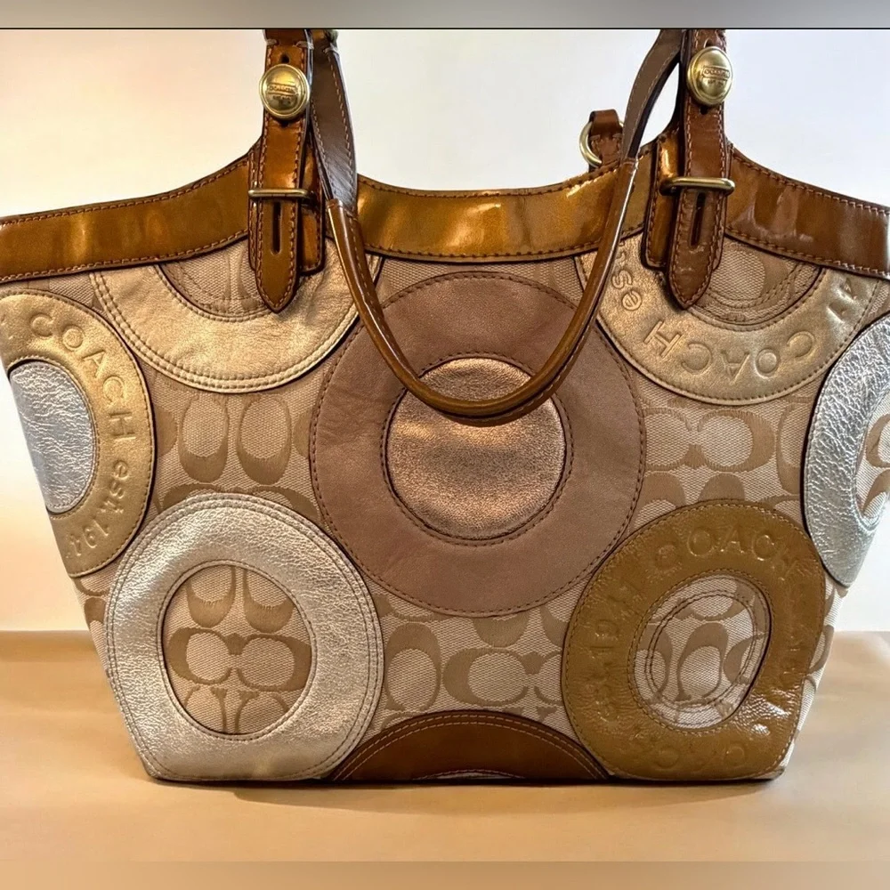 Coach Signature Circle Appliqué Tote in Tan, Metallic Gold & Silver - Picture 3 of 9